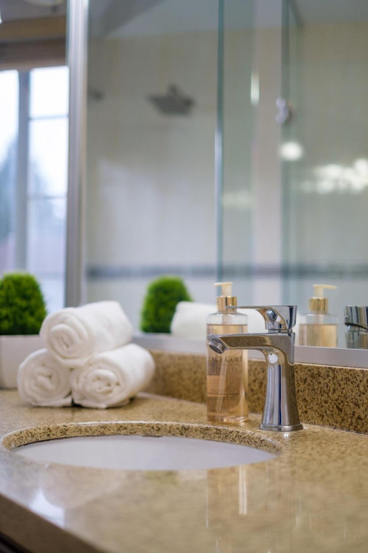Spacious 4Br W Ensuites Mins To Downtown Yvr Ubc Vancouver Buitenkant foto
