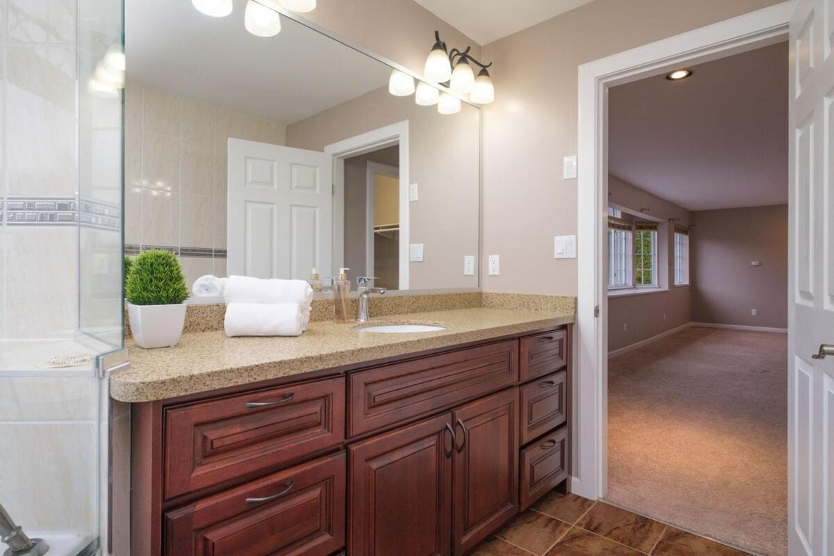 Spacious 4Br W Ensuites Mins To Downtown Yvr Ubc Vancouver Buitenkant foto
